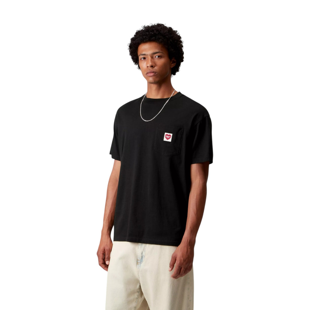 S/S Pocket Heart T-Shirt Preto / Vermelho
